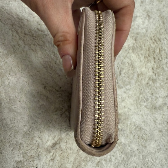 Michael Kors Tan Quilted Wallet - Picture 3 of 14